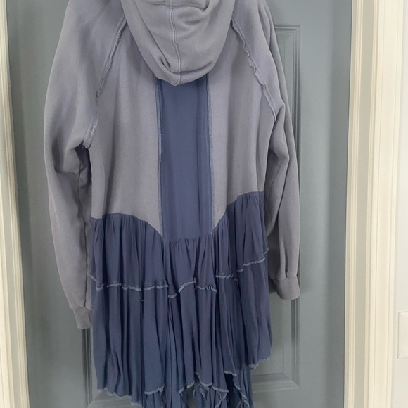 Free People Hooded sweatshirt, 2 tone flowy bottom - Picture 3 of 4